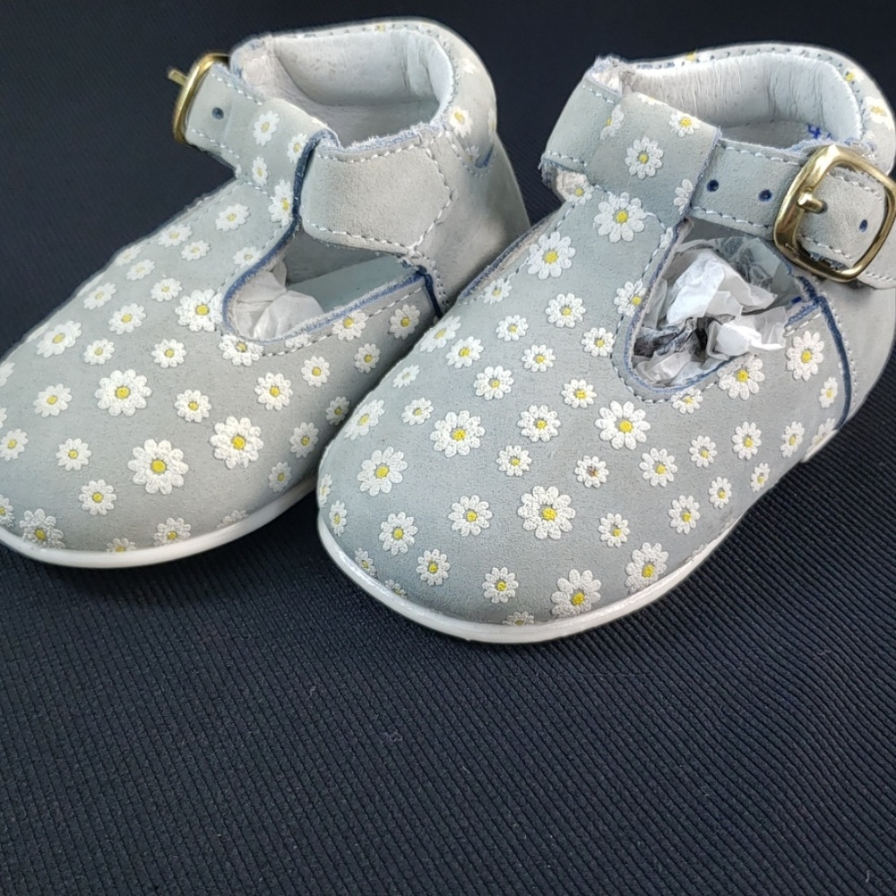 KINDER GIRLS BABY SHOES GENTLY WORN